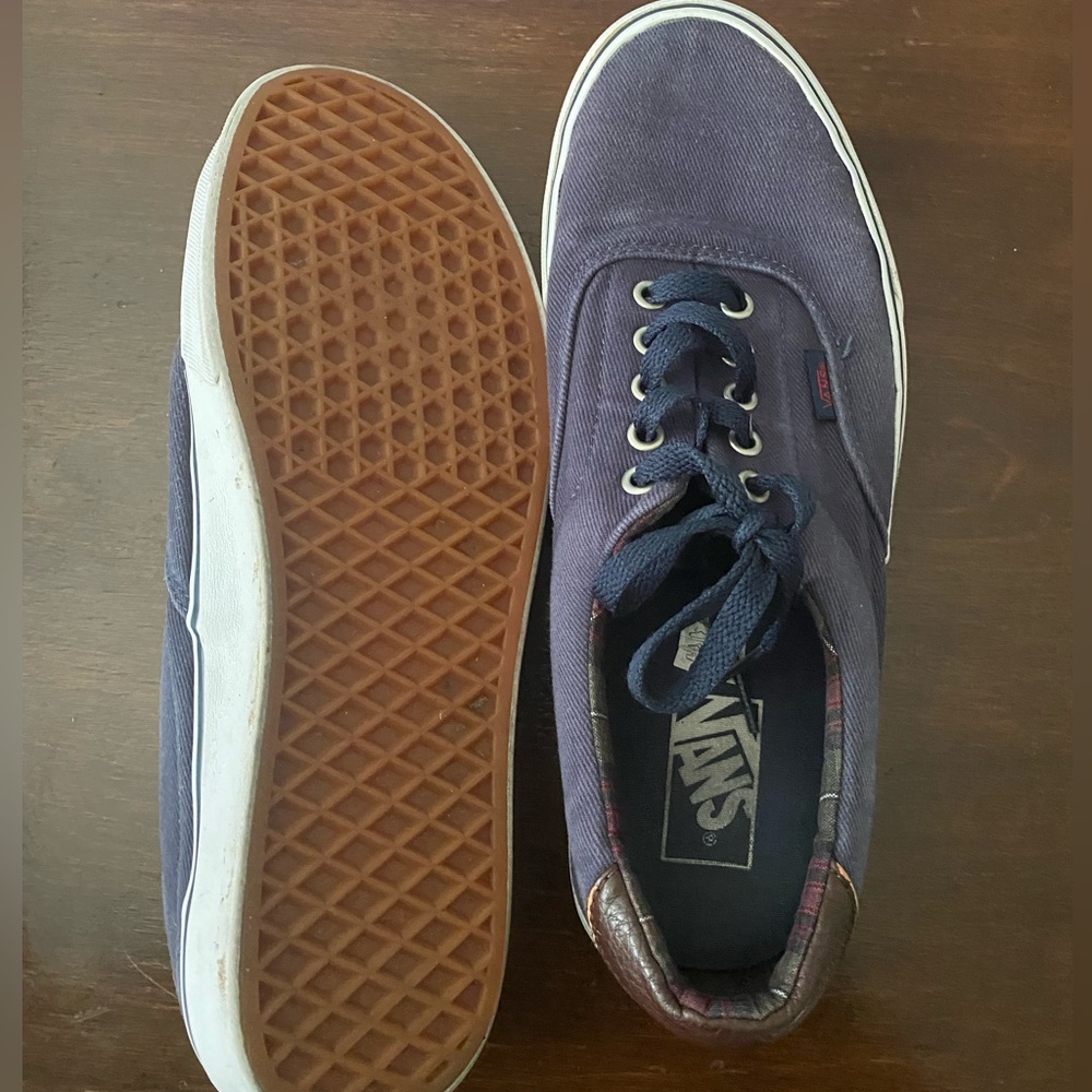 Vans - Picture 3 of 4